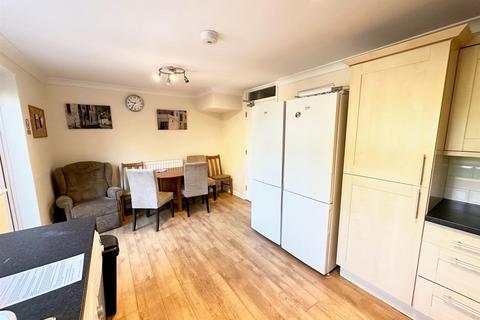5 bedroom terraced house to rent, Braybourne Close, Uxbridge