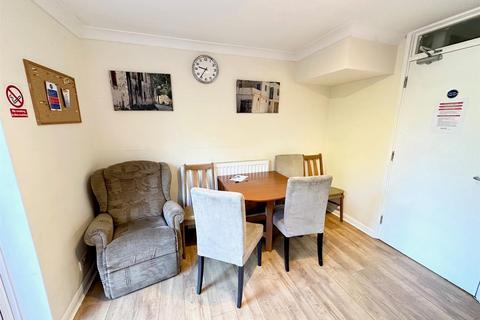 5 bedroom terraced house to rent, Braybourne Close, Uxbridge