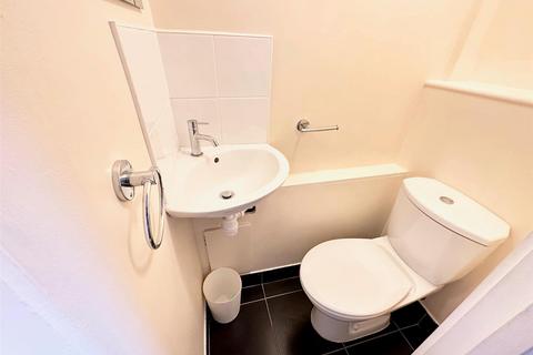 5 bedroom terraced house to rent, Braybourne Close, Uxbridge