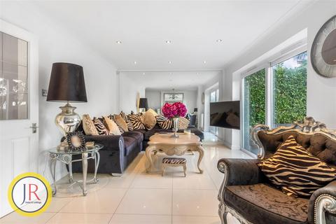 4 bedroom detached house for sale, Watercress Road, West Cheshunt