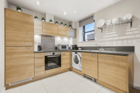 undefined, Commercial Road,  London, E14