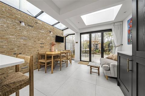 2 bedroom house for sale, Railway Road, Teddington