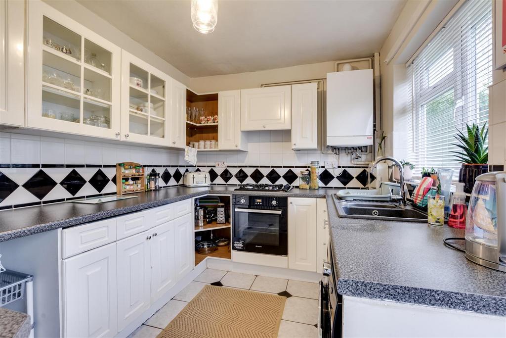 Kitchen 1.jpg