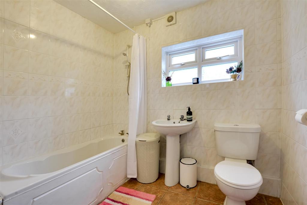 Bathroom 2.jpg