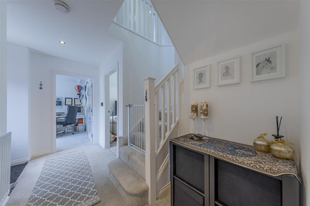 8 Scarfell Crescent-014.JPG