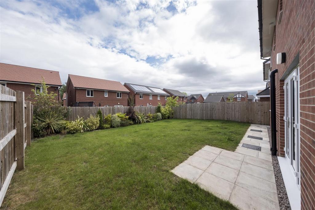 8 Scarfell Crescent-032.JPG