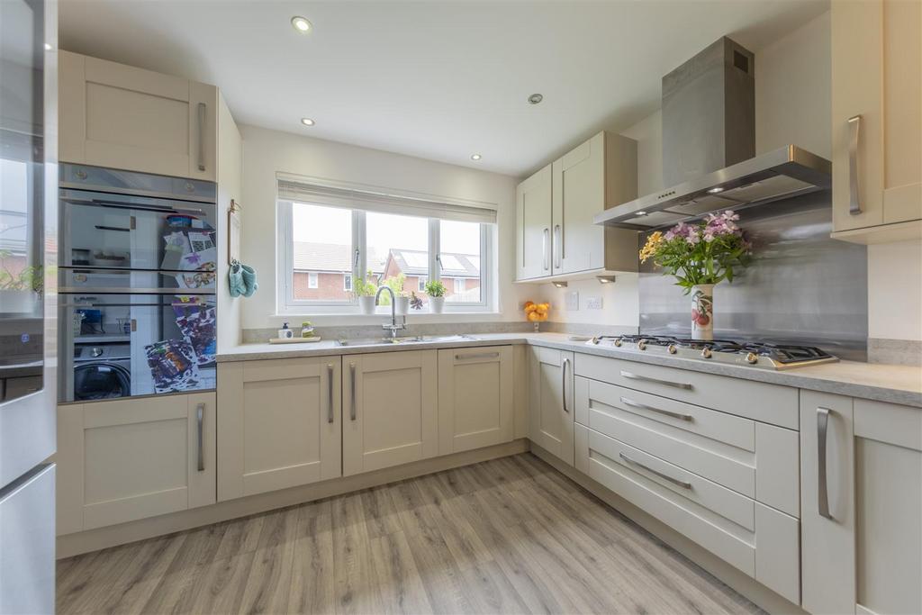 8 Scarfell Crescent-011.JPG