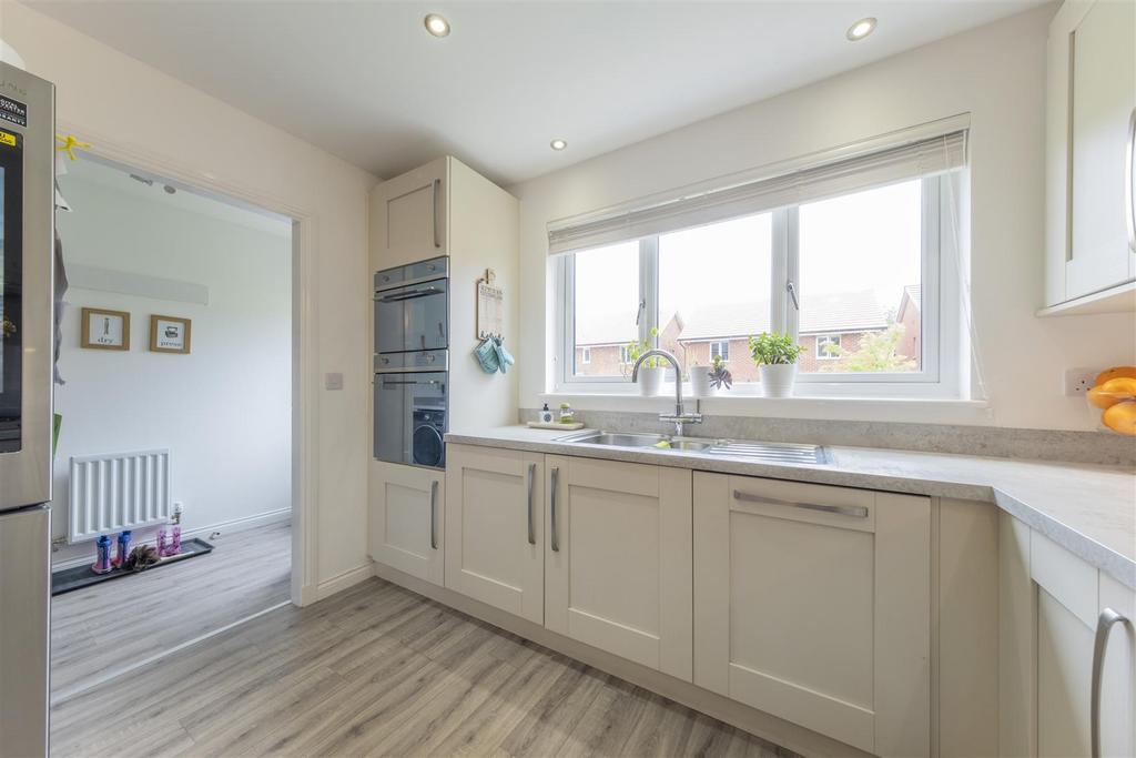 8 Scarfell Crescent-012.JPG