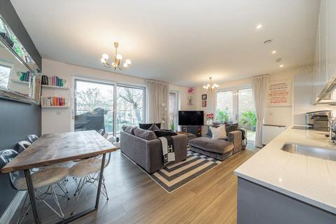 undefined, Lion Wharf Road, Old Isleworth TW7