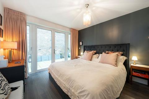 undefined, Lion Wharf Road, Old Isleworth TW7