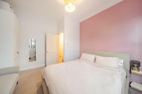 2 bedroom flat for sale, Cowick Road, Tooting, London, SW17