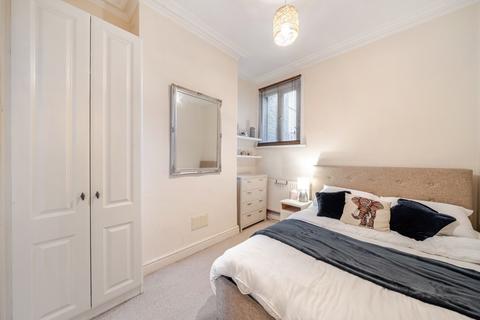 2 bedroom flat for sale, Cowick Road, Tooting, London, SW17