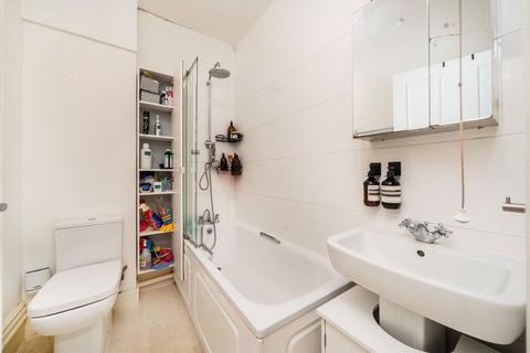 2 bedroom flat to rent, Cumberland Road, London W3