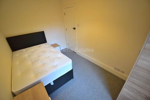 1 bedroom in a house share to rent, Curzon Street, Reading
