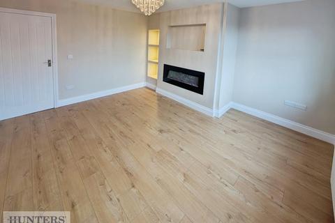 3 bedroom semi-detached house to rent, Washington Square, Easington Village