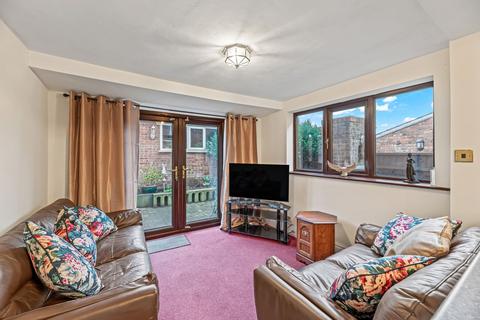3 bedroom terraced house for sale, London Road, Stockton Heath, WA4