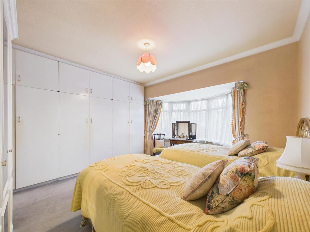Bed 1.jpg