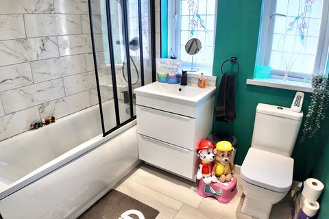 undefined, Commercial Road, Ynysddu, NP11