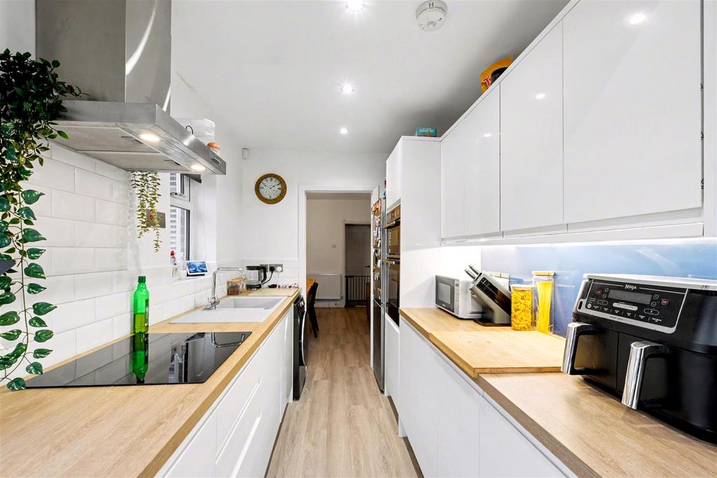 Kitchen 4.jpeg