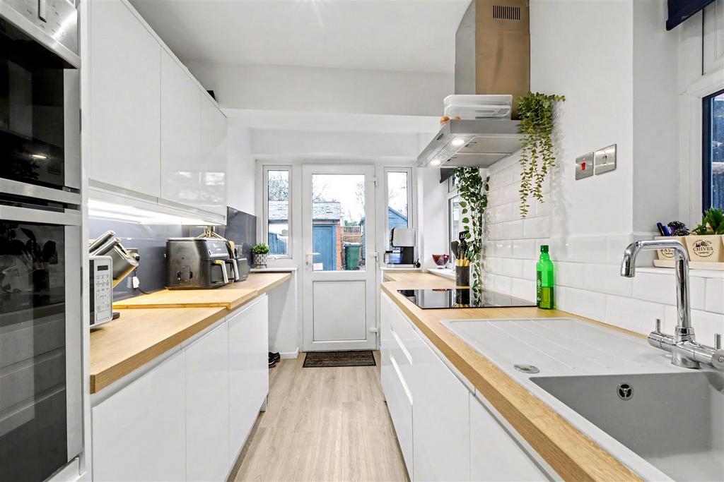 Kitchen 1.jpeg