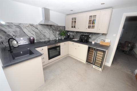 2 bedroom terraced house for sale, Windhill Old Road, Thackley, Bradford