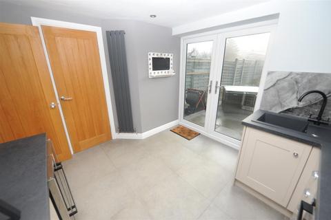 2 bedroom terraced house for sale, Windhill Old Road, Thackley, Bradford