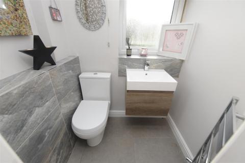 2 bedroom terraced house for sale, Windhill Old Road, Thackley, Bradford