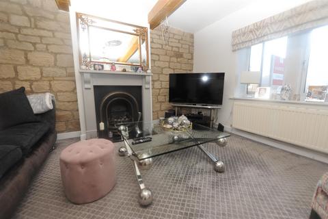 2 bedroom terraced house for sale, Windhill Old Road, Thackley, Bradford