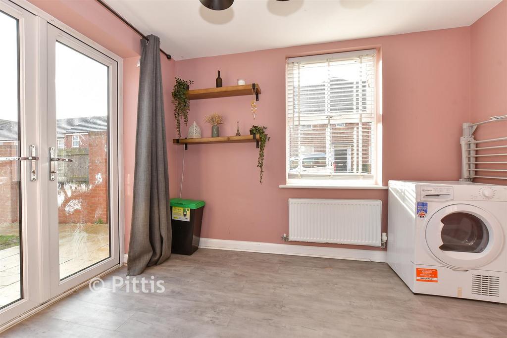 Kitchen/ Dining Room