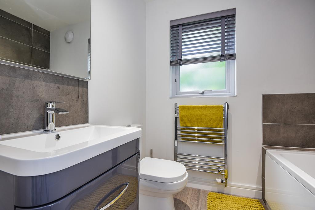 12 Family bathroom