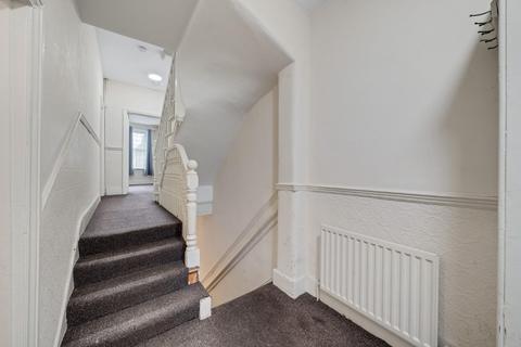 4 bedroom flat to rent, Green Lanes, London