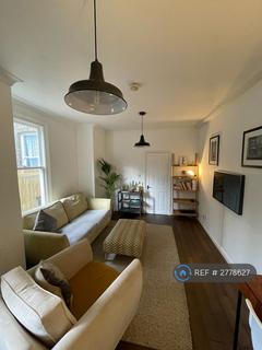2 bedroom flat to rent, Amesbury Avenue, London, SW2