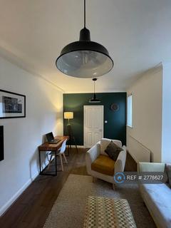 2 bedroom flat to rent, Amesbury Avenue, London, SW2