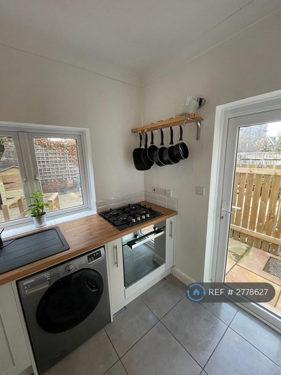 Kitchen Image 1