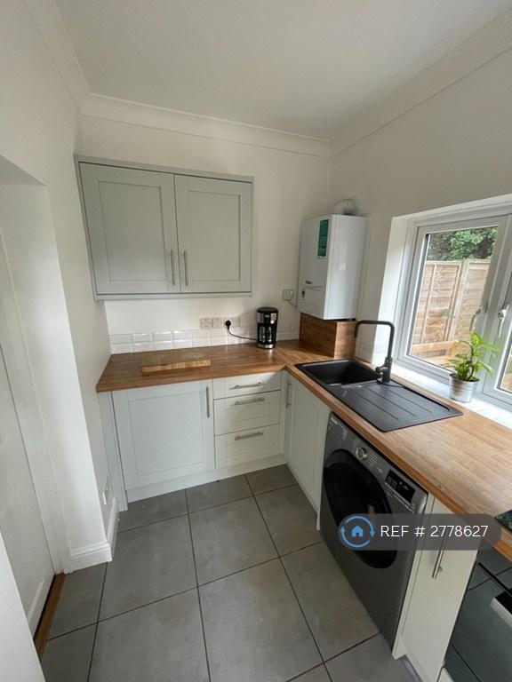 Kitchen Image 2