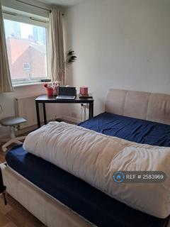 1 bedroom in a flat share to rent, Scoulding House, London, E14