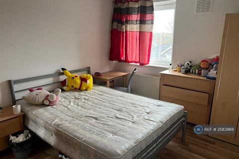 1 bedroom in a flat share to rent, Scoulding House, London, E14