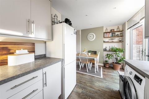3 bedroom semi-detached house to rent, Coniston Avenue, Headington, Oxford