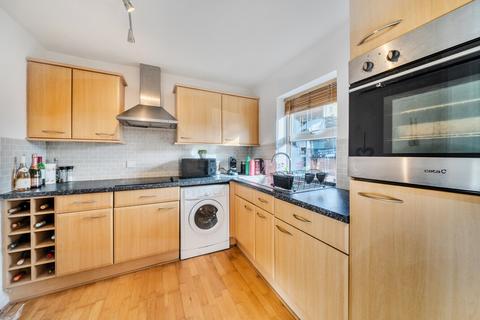 2 bedroom flat to rent, Cavendish Road, Balham, London, SW12