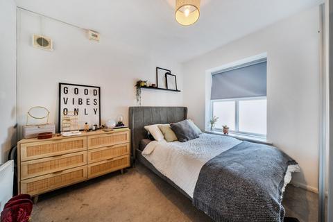 2 bedroom flat to rent, Cavendish Road, Balham, London, SW12