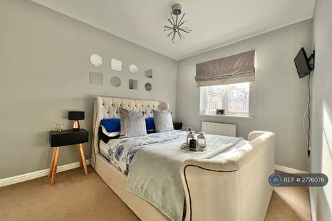 3 bedroom semi-detached house to rent, Laddon Mead, Yate, Bristol, BS37