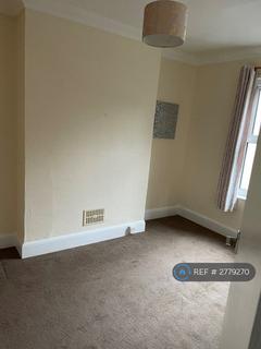 2 bedroom flat to rent, Black Bull Road, Folkestone, CT19