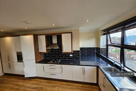 2 bedroom flat to rent, Parliament House, Slough, SL1