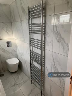 1 bedroom in a flat share to rent, Victoria Drive, London, SW19