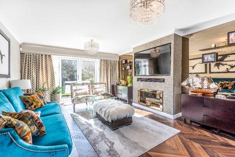 undefined, Holt Gardens, Leeds LS16