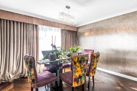 undefined, Holt Gardens, Leeds LS16