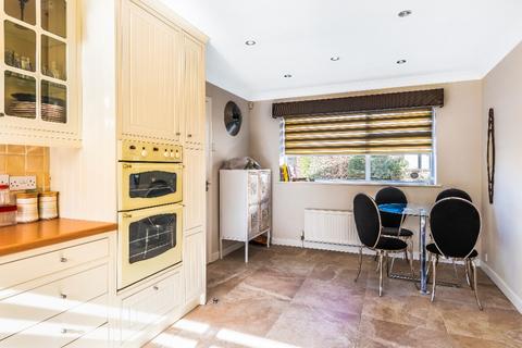 undefined, Holt Gardens, Leeds LS16