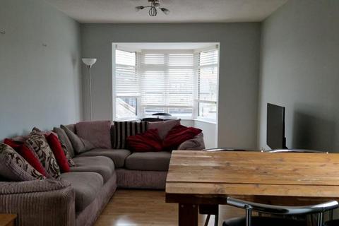 2 bedroom flat to rent, Top Floor Two Bedroom Flat To Let  Brent View Road  West Hendon  NW9