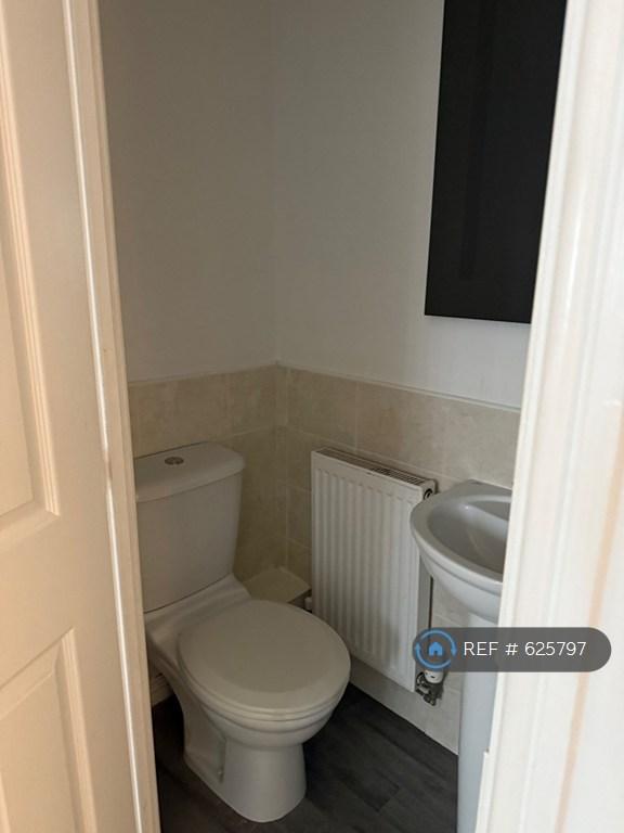 En Suite Main Bedroom