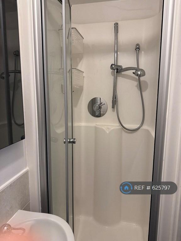 Shower Main Bedroom